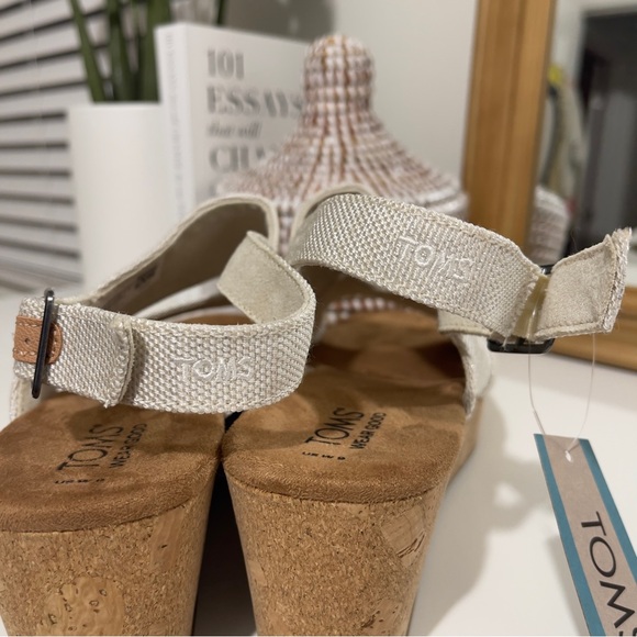nwt TOMS women’s Claudine cork wedge white sandals heels vacation 9 - Picture 5 of 8